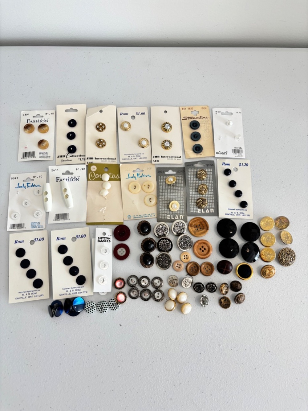 Vintage buttons assorted bag full of loose & on original cards from the 1970's+